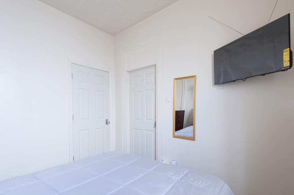 Studio And 1 Bedroom - Bronx Pangsapuri